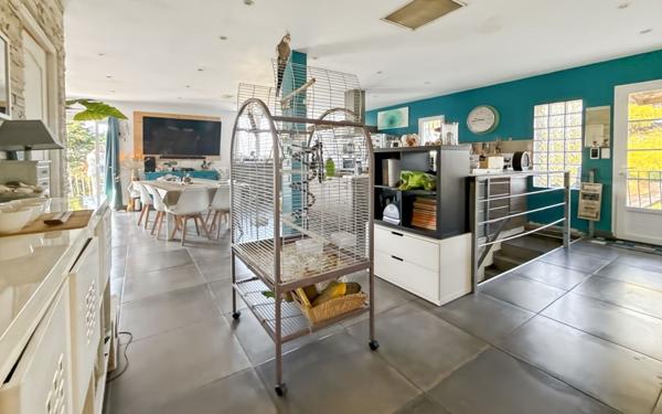 Maison à vendre    6 pièces • 197 m2 Saint-Cyr-sur-Mer