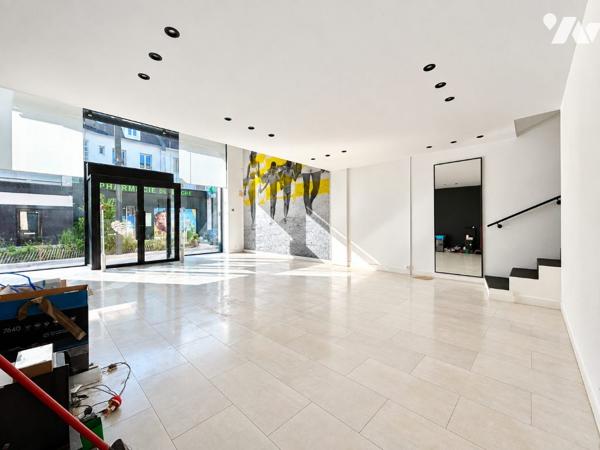 Local commercial de 81 m2 avec reserve