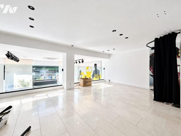 Local commercial de 81 m2 avec reserve
