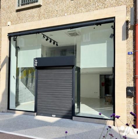 Local commercial de 81 m2 avec reserve