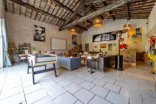 EXCEPTIONNEL ET RARE DANS LE CENTRE DE SOMMIERES : Maison de Maître avec Piscine (30)