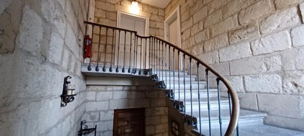 EXCEPTIONNEL ET RARE DANS LE CENTRE DE SOMMIERES : Maison de Maître avec Piscine (30)