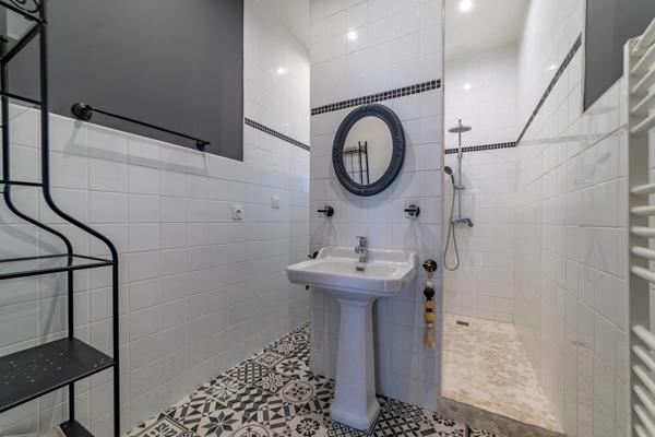 EXCEPTIONNEL ET RARE DANS LE CENTRE DE SOMMIERES : Maison de Maître avec Piscine (30)