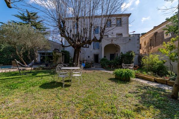 EXCEPTIONNEL ET RARE DANS LE CENTRE DE SOMMIERES : Maison de Maître avec Piscine (30)