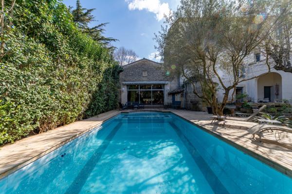 EXCEPTIONNEL ET RARE DANS LE CENTRE DE SOMMIERES : Maison de Maître avec Piscine (30)