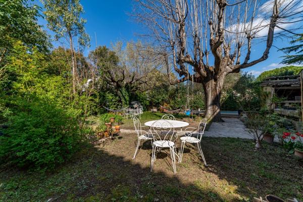 EXCEPTIONNEL ET RARE DANS LE CENTRE DE SOMMIERES : Maison de Maître avec Piscine (30)