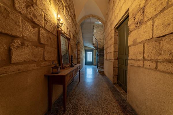 EXCEPTIONNEL ET RARE DANS LE CENTRE DE SOMMIERES : Maison de Maître avec Piscine (30)