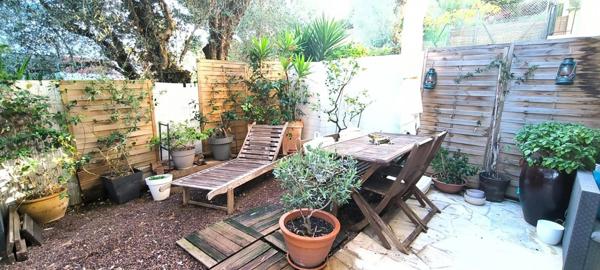 Saint Laurent du Var, les Rascas, grand deux pièces de 57m2 en rez de jardin de jardin avec 37.40m2 d'exterieur au calme absolu, plein sud.