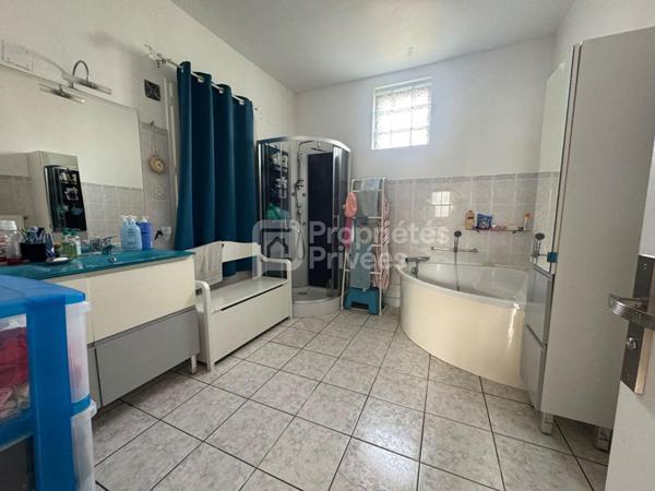 Ensemble immobilier - Maison 160 m² + 2 hangars + grand terrain - Barlin