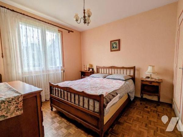 Quimperlé, maison individuelle composée composée comme suit:
Rez-de-chaussée: Entrée, salon, c...