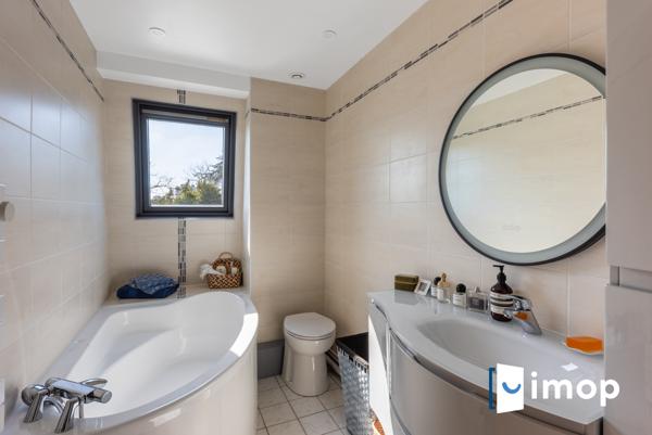 Maison contemporaine jardin. 3 chambres. Garage