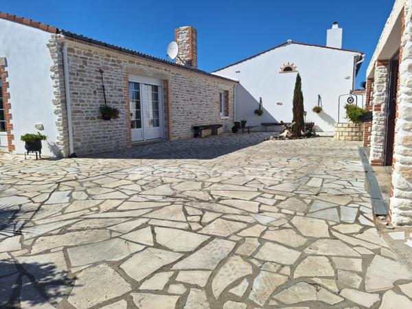 Maison en pierre apparente à vendre 5 pièces L'AIGUILLON LA PRESQU'ILE (85)