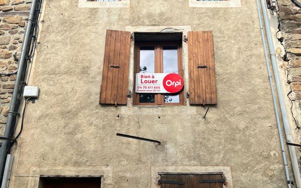 Maison à louer    3 pièces •  Saint-Georges-les-Bains