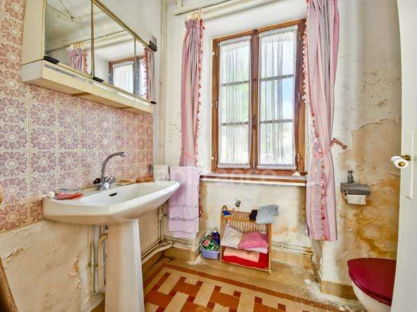 Maison de bourg avec fort potentiel au cœur de Moulins-la-Marche (61)