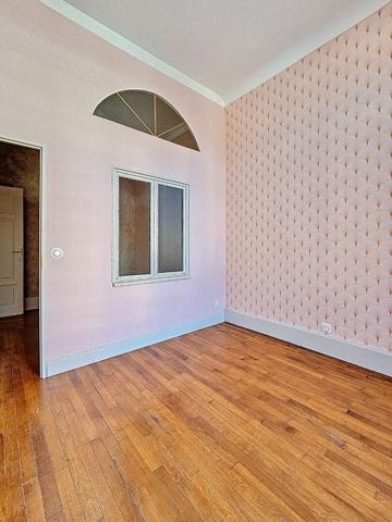 charmant F4 _ moulures _ cheminées _ grand espace de vie _ terrasse - 121 m2