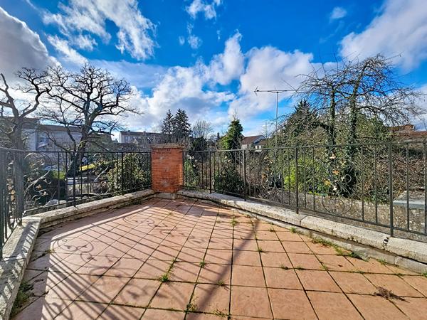 charmant F4 _ moulures _ cheminées _ grand espace de vie _ terrasse - 121 m2