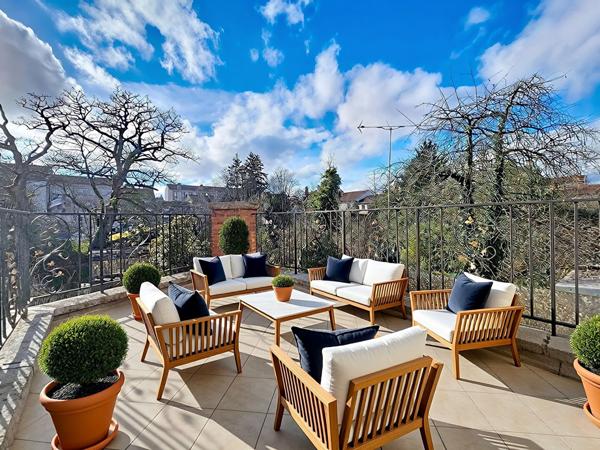 charmant F4 _ moulures _ cheminées _ grand espace de vie _ terrasse - 121 m2