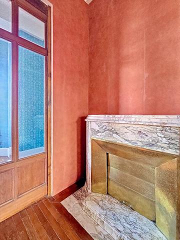 charmant F4 _ moulures _ cheminées _ grand espace de vie _ terrasse - 121 m2