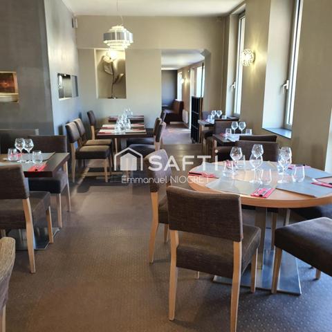 Institution local restaurant disposant d'une licence IV.