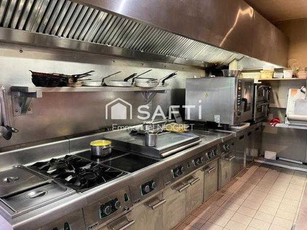 Institution local restaurant disposant d'une licence IV.