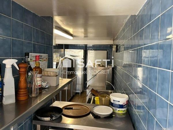 Institution local restaurant disposant d'une licence IV.