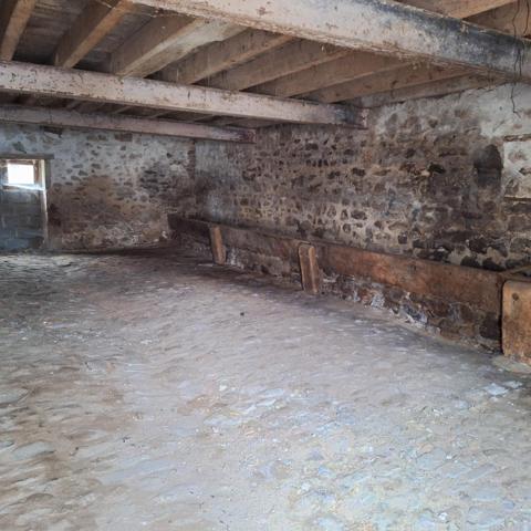 Maison beau potentiel avec plusieurs dépendances