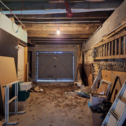 Maison beau potentiel avec plusieurs dépendances