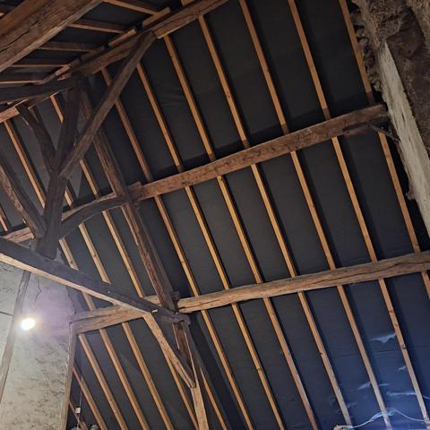 Maison beau potentiel avec plusieurs dépendances
