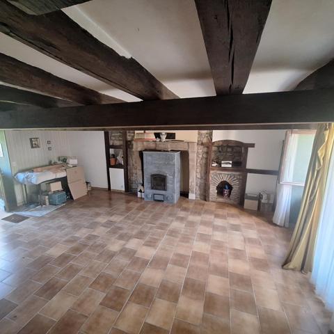 Maison beau potentiel avec plusieurs dépendances