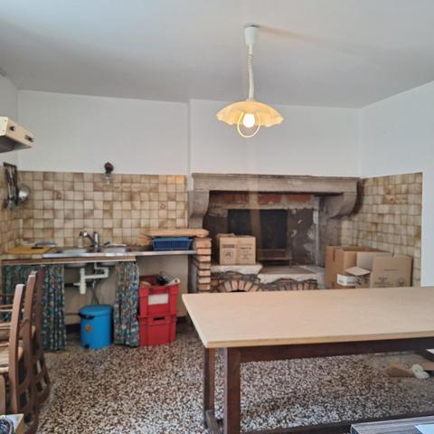 Maison beau potentiel avec plusieurs dépendances