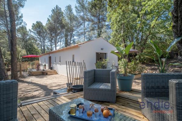 LORGUES PROPRIETE AVEC GITES PISCINE SPA ET VUE PANORAMIQUE SUR LE VILLAGE