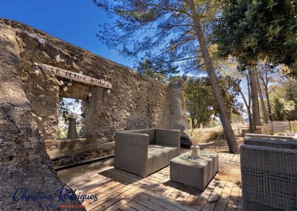 LORGUES PROPRIETE AVEC GITES PISCINE SPA ET VUE PANORAMIQUE SUR LE VILLAGE