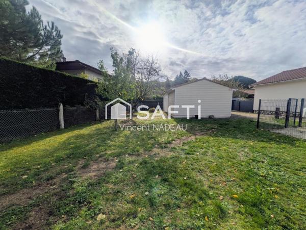 Garage (35m²) sur terrain d'environ 400m²