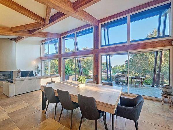 VILLA D'ARCHITECTURE BIOCLIMATIQUE 5 PIECES  147 m2 PISCINE