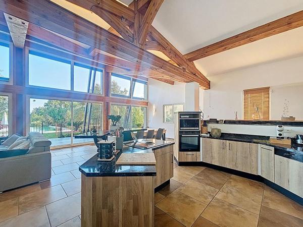 VILLA D'ARCHITECTURE BIOCLIMATIQUE 5 PIECES  147 m2 PISCINE