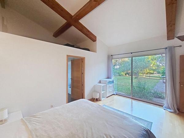 VILLA D'ARCHITECTURE BIOCLIMATIQUE 5 PIECES  147 m2 PISCINE