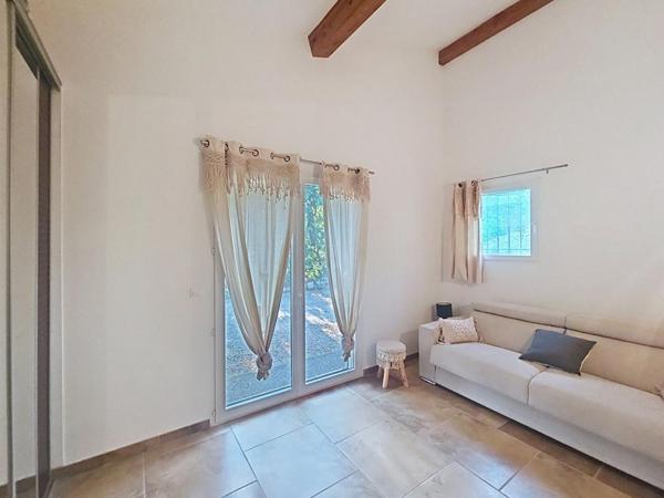 VILLA D'ARCHITECTURE BIOCLIMATIQUE 5 PIECES  147 m2 PISCINE