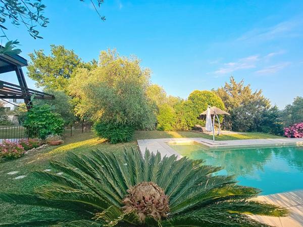 VILLA D'ARCHITECTURE BIOCLIMATIQUE 5 PIECES  147 m2 PISCINE