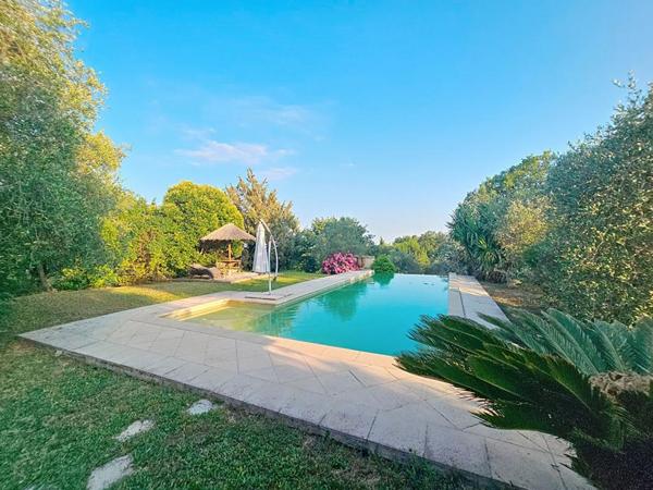 VILLA D'ARCHITECTURE BIOCLIMATIQUE 5 PIECES  147 m2 PISCINE