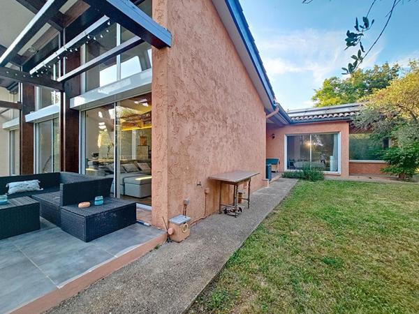 VILLA D'ARCHITECTURE BIOCLIMATIQUE 5 PIECES  147 m2 PISCINE