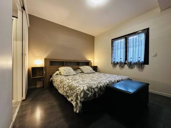 Charmante maison mitoyenne récente avec jardin et dépendance chauffée