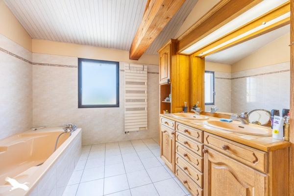 Maison à vendre |  La Roche-sur-Yon |  8 pièces | 275 m²