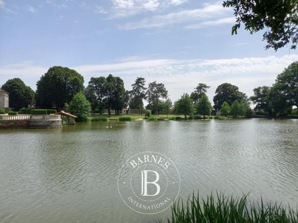 Nantes, Château 7 Chambres -  900 m² à vendre