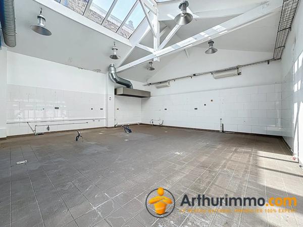 Location Local commercial 141 m2 à Gentilly