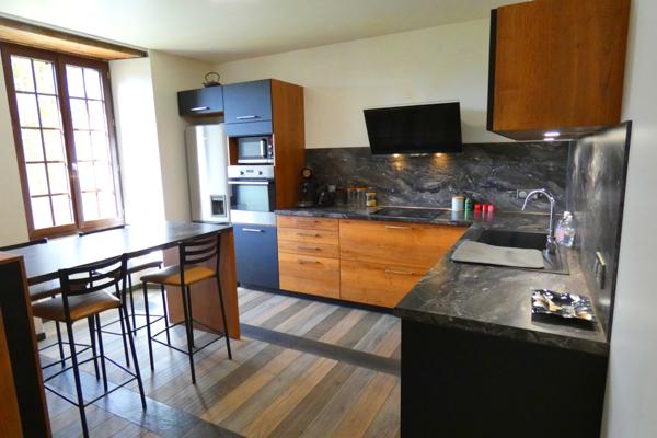 MAISON En PIERRE RENOVEE Velzic (15590)