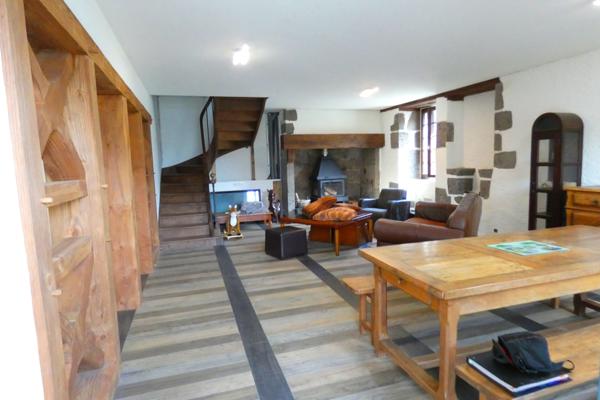 MAISON En PIERRE RENOVEE Velzic (15590)