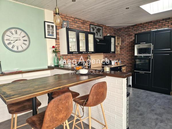 Maison à LA ROCHE-SUR-YON, 85000 - 6 pièces 162m²