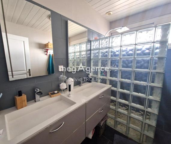 Maison à LA ROCHE-SUR-YON, 85000 - 6 pièces 162m²