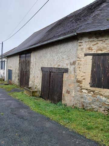 Maison de plain pied et sa grange