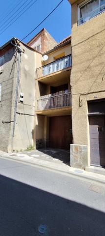 Maison de village avec garage et balcons à rénover